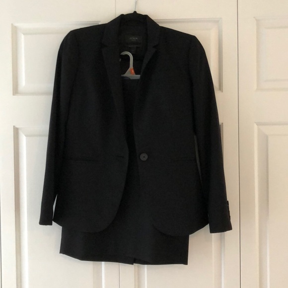J. Crew suit in Super 120’s size 2. Jacket and skirt included. - Picture 1 of 3